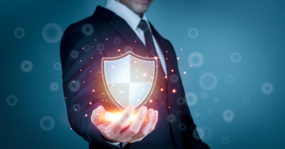 Illustration: ein Geschäftsmann präsentiert in seiner rechten Hand ein leuchtendes Symbol eines Schildes